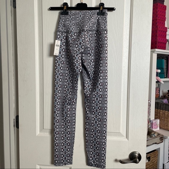 Nwt Anthropologie Daily Practice High Rise Leggings Grey Black Size XS Geo print - Picture 4 of 6